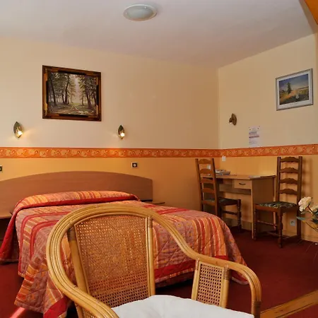 Logis Le Val De Vence Hotel Launois-sur-Vence